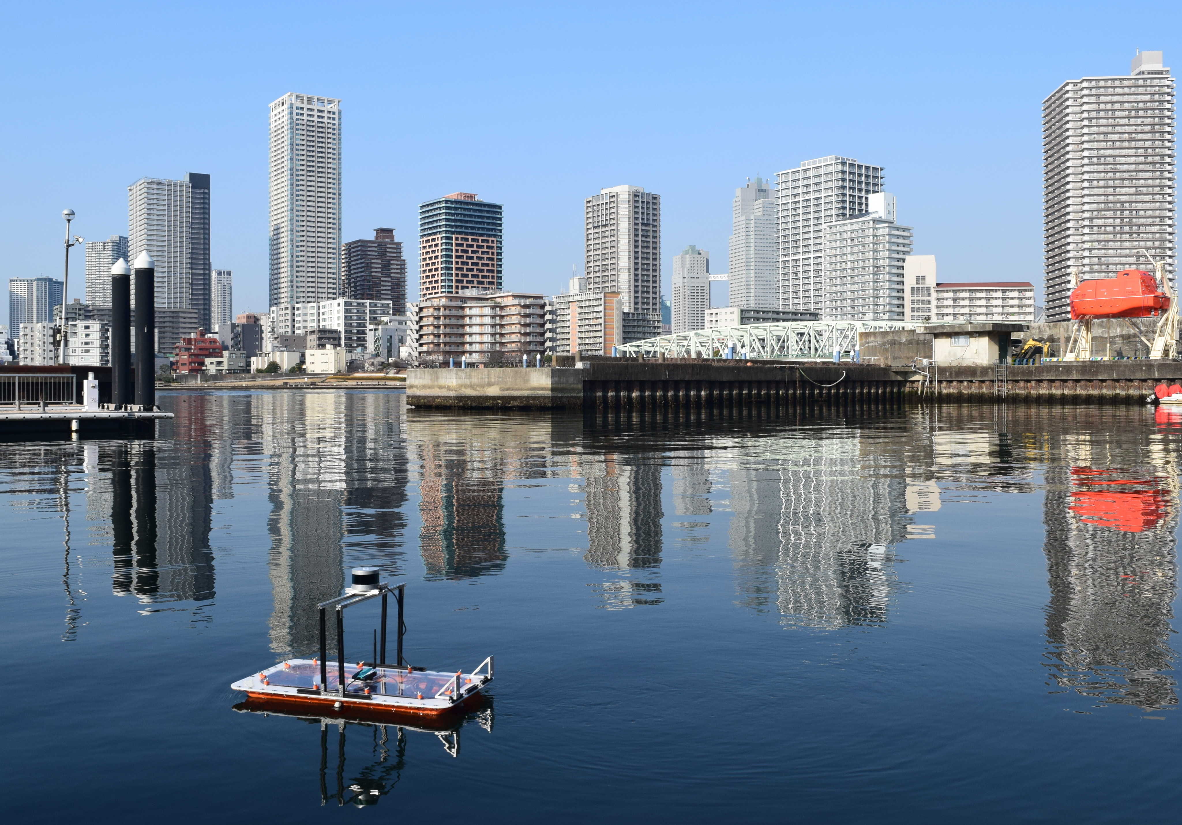 Sailing the 1:4 Roboat in Tokyo harbour